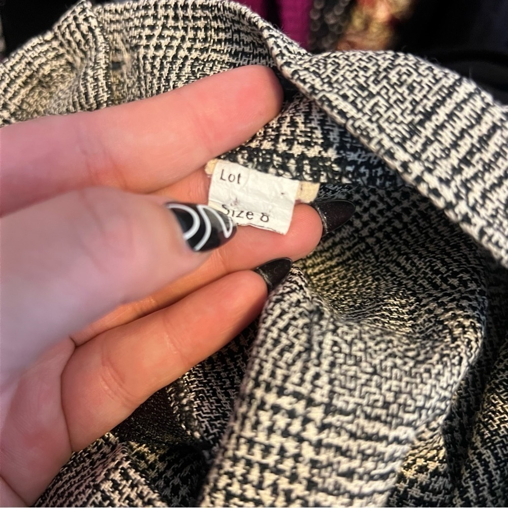 Vintage Black & White Plaid Mini Skirt – Preppy Y2K Business Casual (Size 6) - Picture 5 of 6